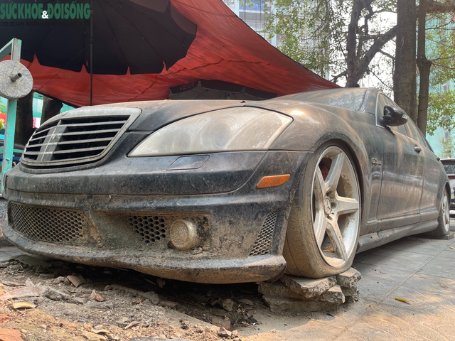 Hà Nội: Cận cảnh Mercedes S63 'nằm im' một thập kỷ, công an đang tìm chủ nhân- Ảnh 6.