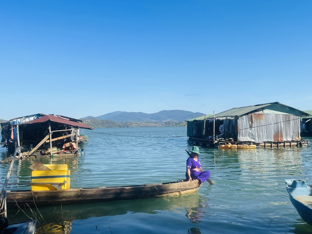 Ở nơi nhiều người dân chân hầu như không 'chạm mặt đất'- Ảnh 1. Ở nơi nhiều người dân chân hầu như không 'chạm mặt đất'- Ảnh 1.