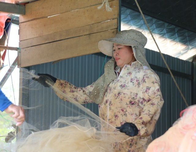 Ở nơi nhiều người dân chân hầu như không 'chạm mặt đất'- Ảnh 2. Ở nơi nhiều người dân chân hầu như không 'chạm mặt đất'- Ảnh 2.