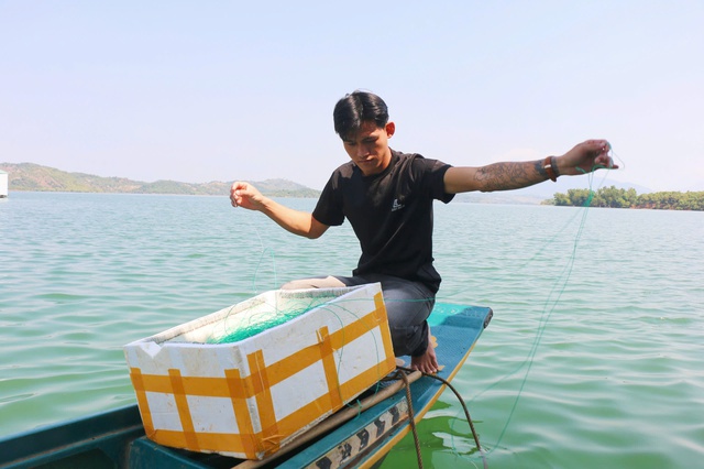 Ở nơi nhiều người dân chân hầu như không 'chạm mặt đất'- Ảnh 3. Ở nơi nhiều người dân chân hầu như không 'chạm mặt đất'- Ảnh 3.