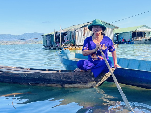 Ở nơi nhiều người dân chân hầu như không 'chạm mặt đất'- Ảnh 7. Ở nơi nhiều người dân chân hầu như không 'chạm mặt đất'- Ảnh 7.