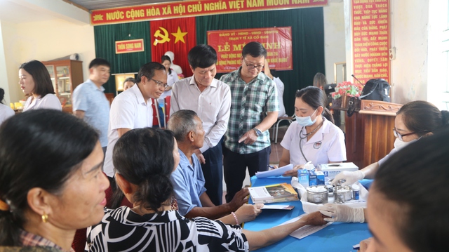 Ngày Sức khỏe toàn dân 7/4: Hơn 300 người dân Hà Tĩnh được khám, tư vấn sức khỏe miễn phí- Ảnh 5.