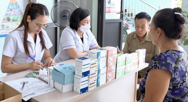 Khám, phát thuốc miễn phí hưởng ứng Ngày Sức khỏe toàn dân- Ảnh 5.