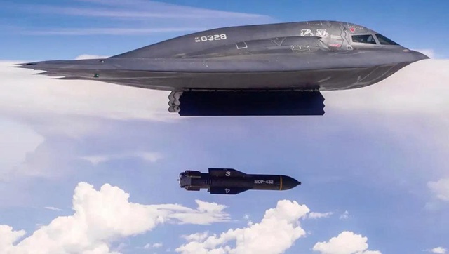 Máy bay B-2 Mỹ tấn công hầm trung tâm chỉ huy IRGC bằng bom 13 tấn- Ảnh 1.