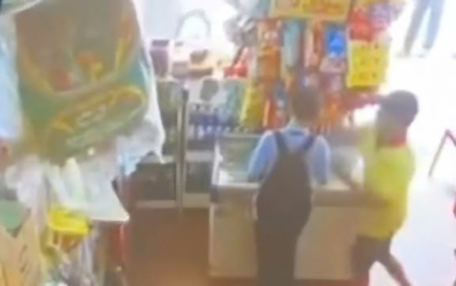 Xác minh vụ học sinh bị người đàn ông đánh liên tiếp vào mặt ở Huế- Ảnh 1.