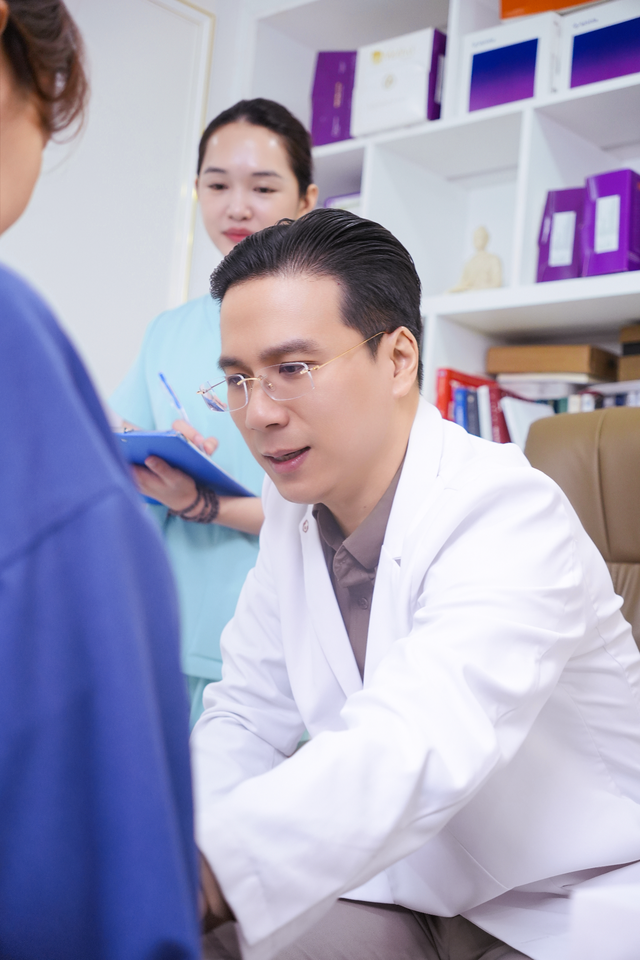 ThS.BS Lê Hoàng Vinh: Phụ nữ trung niên có cần can thiệp thẩm mỹ?- Ảnh 1. ThS.BS Lê Hoàng Vinh: Phụ nữ trung niên có cần can thiệp thẩm mỹ?- Ảnh 1.