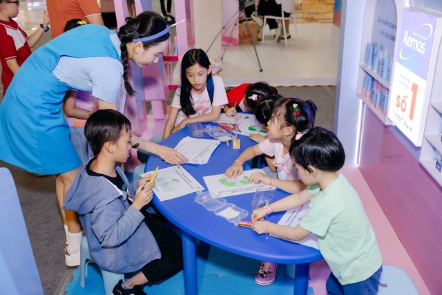 Remos phối hợp các tổ chức phát động cuộc thi bé sáng tạo tranh và clip 'Xua muỗi bay xa – Sốt xuất huyết tránh ra'- Ảnh 3. Remos phối hợp các tổ chức phát động cuộc thi bé sáng tạo tranh và clip 'Xua muỗi bay xa – Sốt xuất huyết tránh ra'- Ảnh 3.