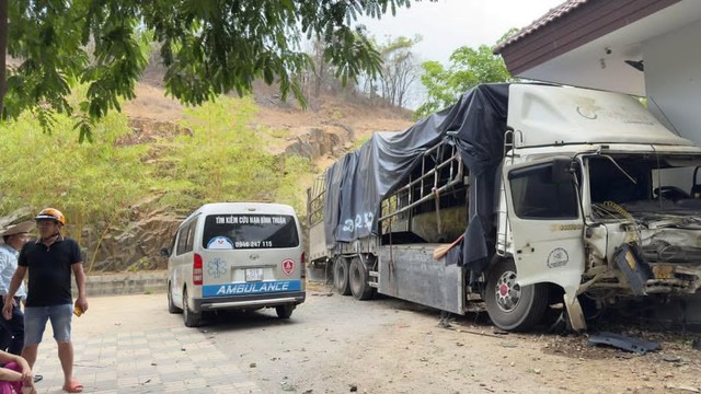Xe tải lao xuống vực ở Lâm Đồng, 3 người tử vong- Ảnh 1. Xe tải lao xuống vực ở Lâm Đồng, 3 người tử vong- Ảnh 1.