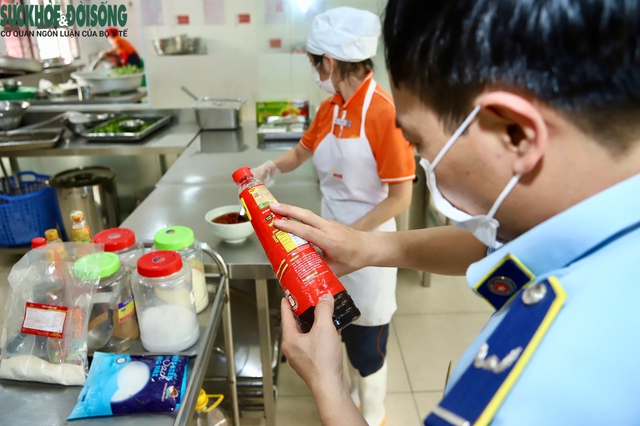Ba Đình kiểm tra an toàn thực phẩm tại các bếp ăn trường học- Ảnh 8. Ba Đình kiểm tra an toàn thực phẩm tại các bếp ăn trường học- Ảnh 8.