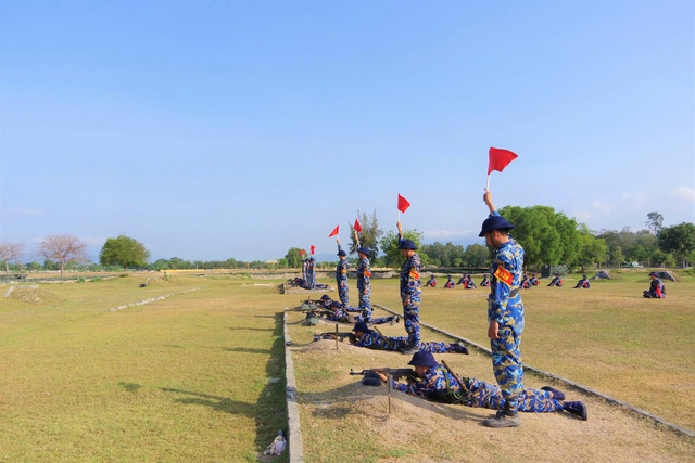 Tổ chức bắn đạn thật cho chiến sĩ mới ở Vùng 4 Hải quân- Ảnh 1. Tổ chức bắn đạn thật cho chiến sĩ mới ở Vùng 4 Hải quân- Ảnh 1.