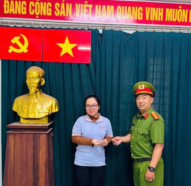 TPHCM: Người phụ nữ bị giật lắc vàng khi đang đi trên đường- Ảnh 3. TPHCM: Người phụ nữ bị giật lắc vàng khi đang đi trên đường- Ảnh 3.