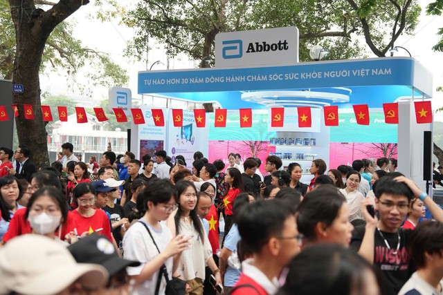 Ngày Sức Khoẻ Toàn Dân 7/4: Abbott đồng hành thúc đẩy chăm sóc sức khoẻ chủ động, hướng tới lão hóa khoẻ mạnh- Ảnh 1.