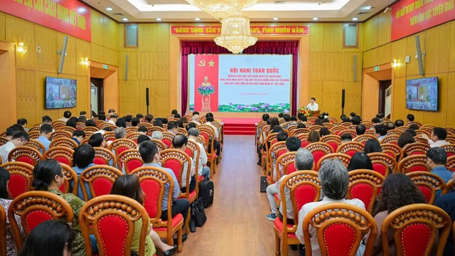 Phát huy vai trò báo chí, văn nghệ sĩ, trí thức trong việc đưa Nghị quyết Đại hội XIV vào cuộc sống- Ảnh 2. Phát huy vai trò báo chí, văn nghệ sĩ, trí thức trong việc đưa Nghị quyết Đại hội XIV vào cuộc sống- Ảnh 2.