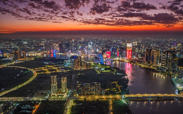 TPHCM vào cao điểm nắng nóng, ngành điện ứng phó thế nào?- Ảnh 3. TPHCM vào cao điểm nắng nóng, ngành điện ứng phó thế nào?- Ảnh 3.