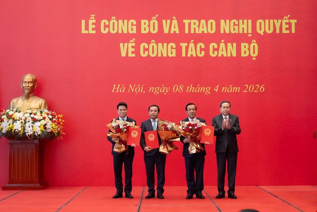 Trao Nghị quyết chuyển sinh hoạt Đoàn ĐBQH đối với ông Nguyễn Duy Ngọc, ông Trần Đức Thắng- Ảnh 2. Trao Nghị quyết chuyển sinh hoạt Đoàn ĐBQH đối với ông Nguyễn Duy Ngọc, ông Trần Đức Thắng- Ảnh 2.