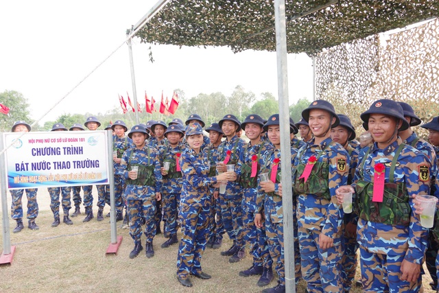 Tổ chức bắn đạn thật cho chiến sĩ mới ở Vùng 4 Hải quân- Ảnh 3. Tổ chức bắn đạn thật cho chiến sĩ mới ở Vùng 4 Hải quân- Ảnh 3.