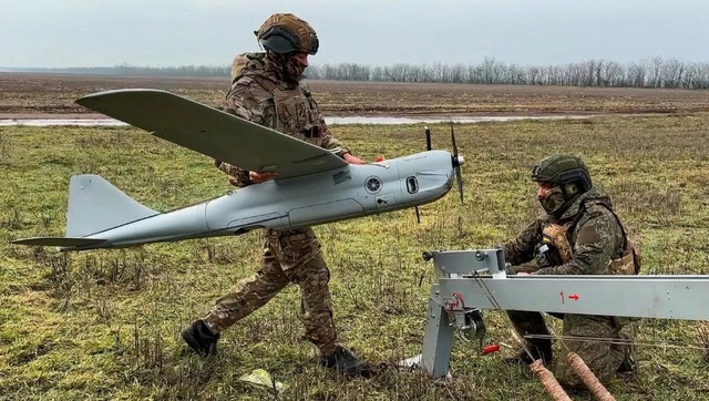 Nga tìm lời giải cho 'vùng tử thần' ở Ukraine bằng bầy đàn UAV- Ảnh 1.