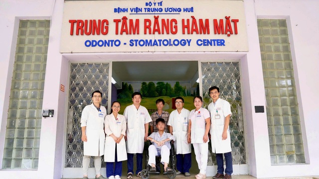 Ca phẫu thuật phức tạp cắt u ác tính cho bệnh nhân 14 tuổi- Ảnh 2.