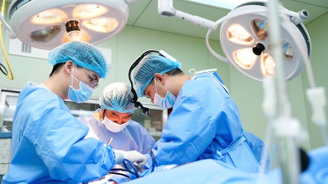 Ca phẫu thuật phức tạp cắt u ác tính cho bệnh nhân 14 tuổi- Ảnh 1.