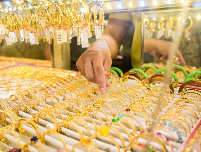 Chốt giá vàng hôm nay ngày 9/4 quay đầu giảm cực mạnh- Ảnh 1. Chốt giá vàng hôm nay ngày 9/4 quay đầu giảm cực mạnh- Ảnh 1.