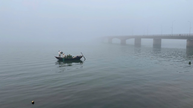 Đồng Hới chìm trong sương mù- Ảnh 1.