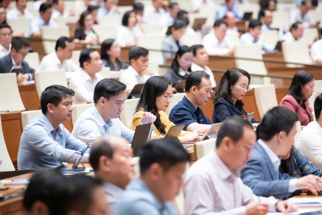 Chính thức trình Quốc hội giảm mạnh thuế xăng dầu- Ảnh 2. Chính thức trình Quốc hội giảm mạnh thuế xăng dầu- Ảnh 2.