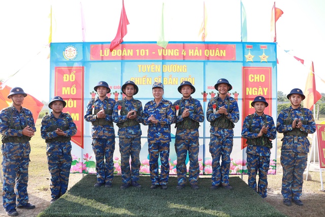 Chiến sĩ mới nén nỗi buồn ngày nhập ngũ, lập công trên thao trường- Ảnh 4.