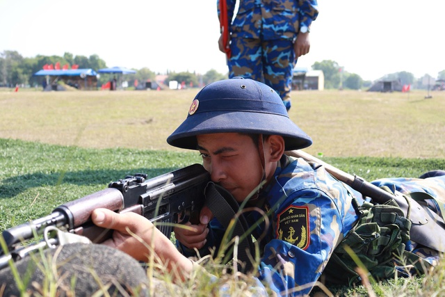 Chiến sĩ mới nén nỗi buồn ngày nhập ngũ, lập công trên thao trường- Ảnh 2.
