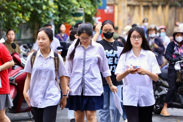Hà Nội cấm các trường THPT tư thục tổ chức thi tuyển lớp 10- Ảnh 1. Hà Nội cấm các trường THPT tư thục tổ chức thi tuyển lớp 10- Ảnh 1.