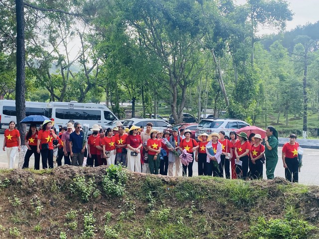 Tri ân tại Ngã ba Đồng Lộc- Ảnh 6.