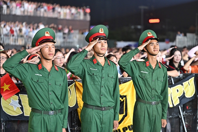 Hào khí quân đội rực lửa trong Sao Nhập Ngũ Concert- Ảnh 2. Hào khí quân đội rực lửa trong Sao Nhập Ngũ Concert- Ảnh 2.