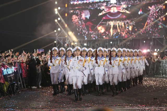 Hào khí quân đội rực lửa trong Sao Nhập Ngũ Concert- Ảnh 8. Hào khí quân đội rực lửa trong Sao Nhập Ngũ Concert- Ảnh 8.