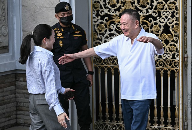 Cựu Thủ tướng Thái Lan Thaksin ra tù trước thời hạn- Ảnh 2. Cựu Thủ tướng Thái Lan Thaksin ra tù trước thời hạn- Ảnh 2.