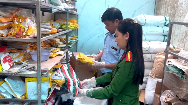 Liên tiếp phát hiện, xử lý nhiều vụ vi phạm an toàn thực phẩm ở Thanh Hóa- Ảnh 4. Liên tiếp phát hiện, xử lý nhiều vụ vi phạm an toàn thực phẩm ở Thanh Hóa- Ảnh 4.