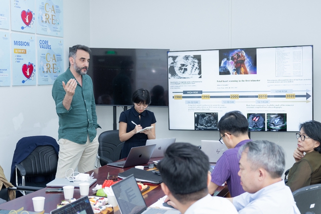 Vinmec đưa chuyên gia hàng đầu thế giới đến Việt Nam đào tạo chuyên sâu về y học bào thai- Ảnh 2.