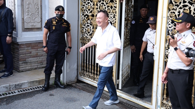 Cựu Thủ tướng Thái Lan Thaksin ra tù trước thời hạn- Ảnh 1. Cựu Thủ tướng Thái Lan Thaksin ra tù trước thời hạn- Ảnh 1.