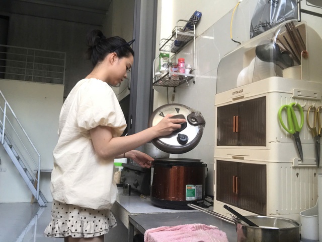 Chủ trọ thu tiền điện quá giá có thể bị phạt tới 30 triệu đồng: Người thuê mong chấm dứt cảnh 'gánh phí vô lý'- Ảnh 3.