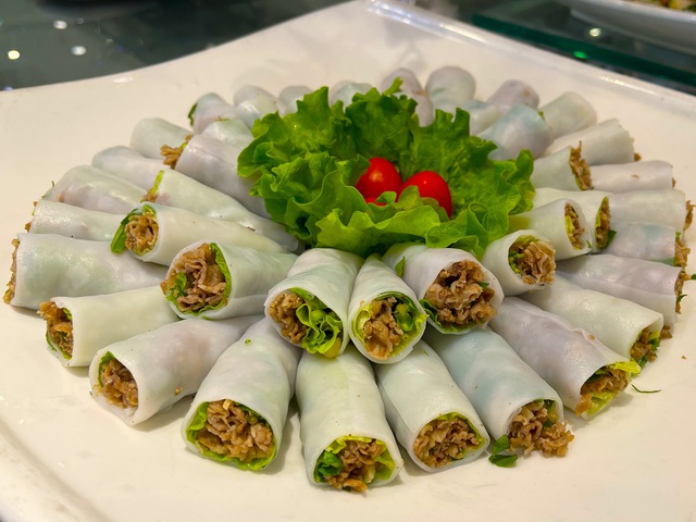 Phở cuốn: Biến tấu món phở thanh mát giúp giảm cân, giữ dáng- Ảnh 2. Phở cuốn: Biến tấu món phở thanh mát giúp giảm cân, giữ dáng- Ảnh 2.