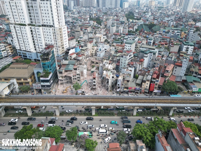 Cận cảnh loạt công trình mặt đường Nguyễn Trãi được tháo dỡ làm đường Vành đai 2,5- Ảnh 2.