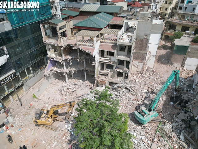 Cận cảnh loạt công trình mặt đường Nguyễn Trãi được tháo dỡ làm đường Vành đai 2,5- Ảnh 5.