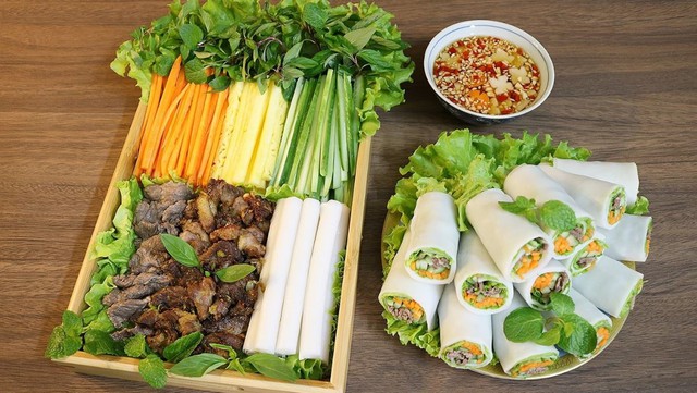 Phở cuốn: Biến tấu món phở thanh mát giúp giảm cân, giữ dáng- Ảnh 1. Phở cuốn: Biến tấu món phở thanh mát giúp giảm cân, giữ dáng- Ảnh 1.