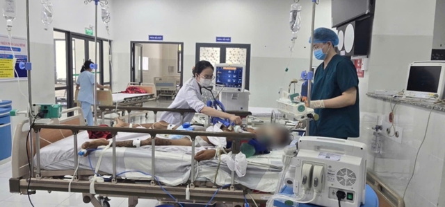 Bộ đôi ‘báo động đỏ liên viện’ và bác sĩ luân phiên cứu nhiều ca nguy kịch ở TPHCM- Ảnh 1.