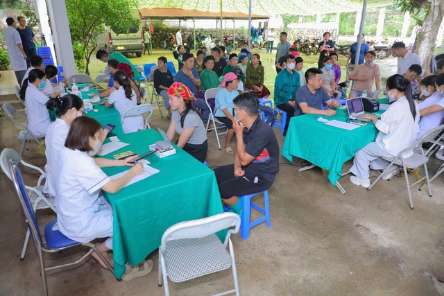 Gần 2.000 người dân vùng cao được khám sức khỏe, sàng lọc lao miễn phí- Ảnh 2. Gần 2.000 người dân vùng cao được khám sức khỏe, sàng lọc lao miễn phí- Ảnh 2.