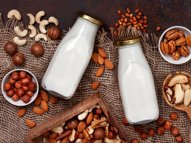 5 loại sữa 'lành mạnh' có thể chứa nhiều đường hơn bạn nghĩ, ảnh hưởng tới cân nặng- Ảnh 1.