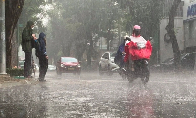 Đợt mưa dông sẽ bắt đầu từ vùng núi phía Bắc đêm nay- Ảnh 1. Đợt mưa dông sẽ bắt đầu từ vùng núi phía Bắc đêm nay- Ảnh 1.