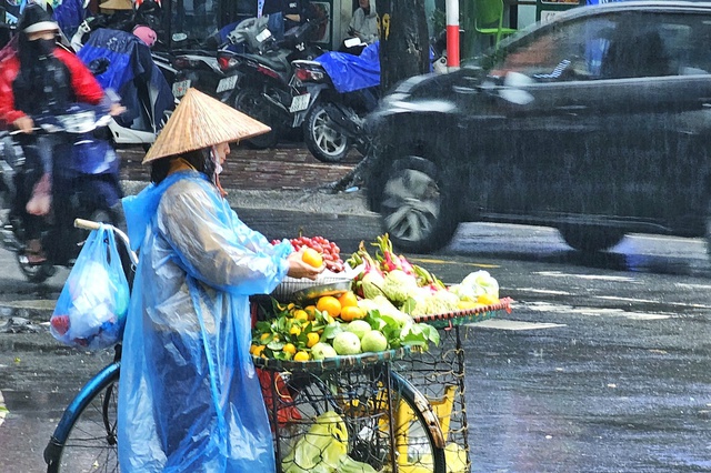Chiều nay miền Bắc chuyển mưa dông, cảnh báo lốc sét nhiều khu vực- Ảnh 1.