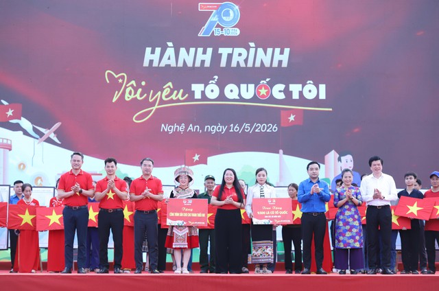 Khởi động 2 hành trình lớn 'Tôi yêu Tổ quốc tôi' và 'Thầy thuốc trẻ làm theo lời Bác'- Ảnh 2.