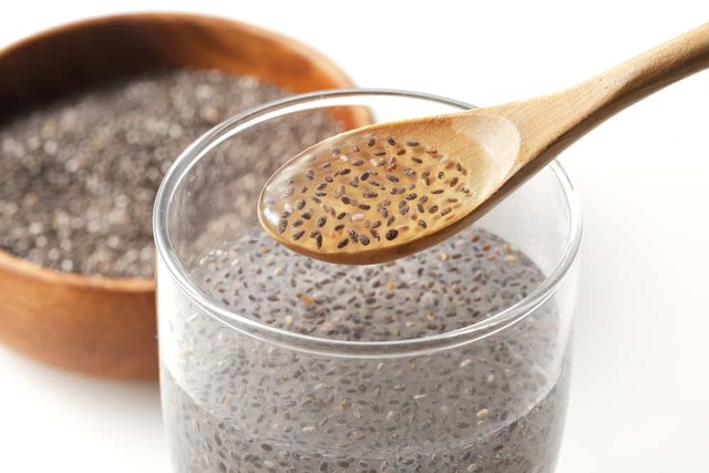 Ngâm hạt chia trong nước hay trong sữa tốt hơn?- Ảnh 1. Ngâm hạt chia trong nước hay trong sữa tốt hơn?- Ảnh 1.