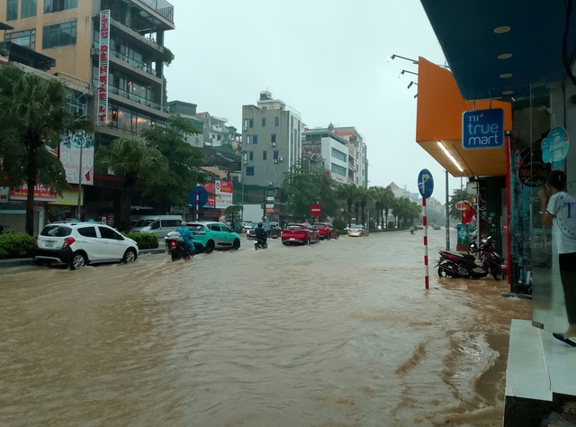 Mưa lớn ở Quảng Ninh gây ngập lụt, sạt lở nhiều nơi- Ảnh 7.