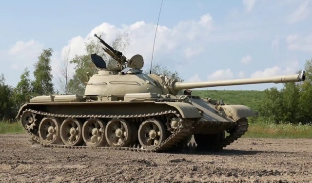 Vì sao T-54/55 được mệnh danh là 'AK-47 của giới xe tăng'?- Ảnh 1. Vì sao T-54/55 được mệnh danh là 'AK-47 của giới xe tăng'?- Ảnh 1.